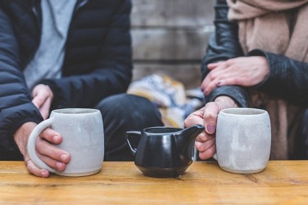 coffee-date-couple_700x467_600x400_450x300